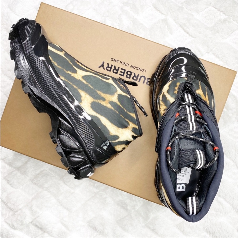 Burberry Men’s low-top sneakers Arthur (cheetah)